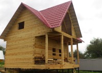 Покрытие крыши металлочерепицей дома 7x7 из профилированного бурса